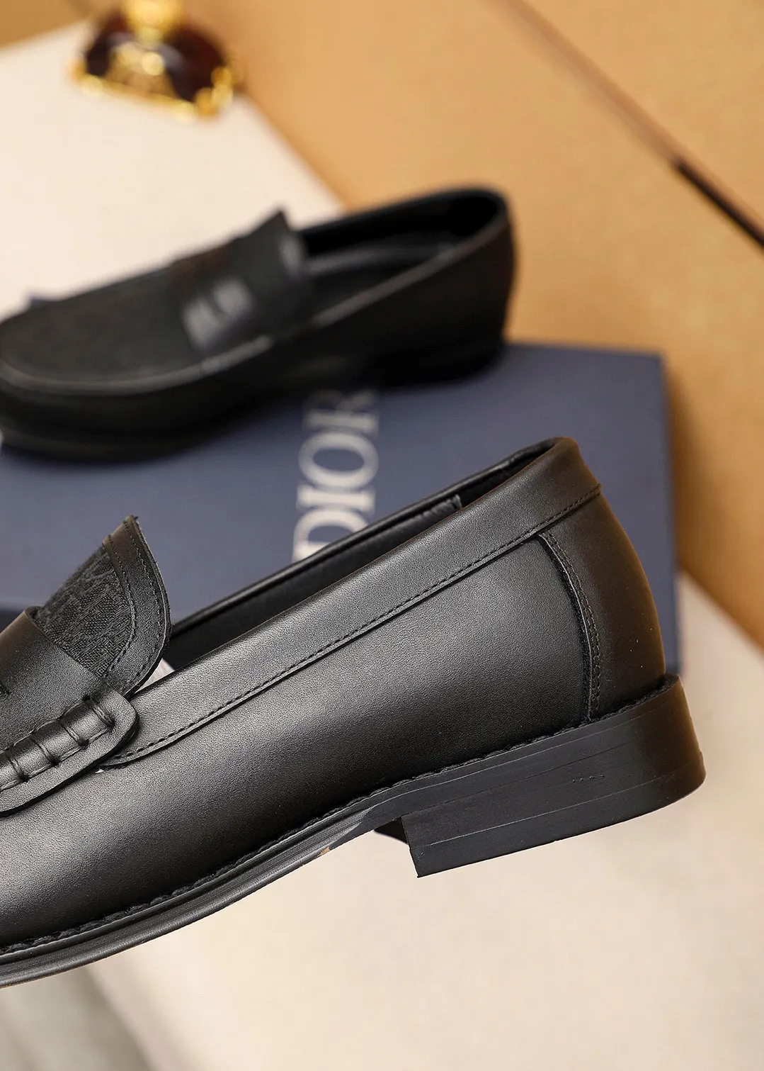 Men's shoes 💰480 💐 Product trademark: Dior "Dior" casual leather shoes Regular size: 39-44 (38.45.46🉑️Customized) Product materials: Selected Italian imported first-layer calfskin upper, imported water-dyed 🐂 cowhide lining. Strong three-dimensional visual effect, original outsole color: 1⃣️color optional